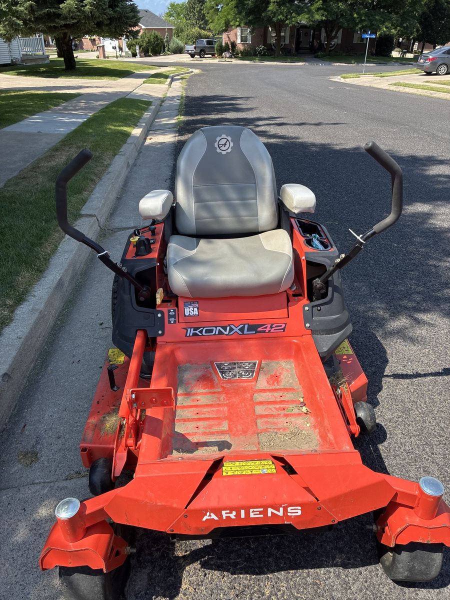 Ariens IKON XL 42 Zero Turn Mower