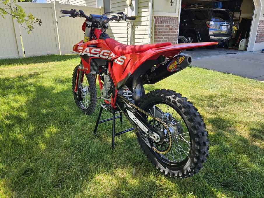 Main image 3