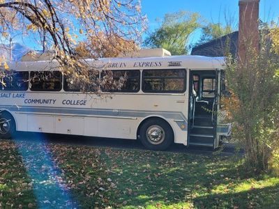 98 Thomas MVP bus, Catapiller diesel motor 80,000