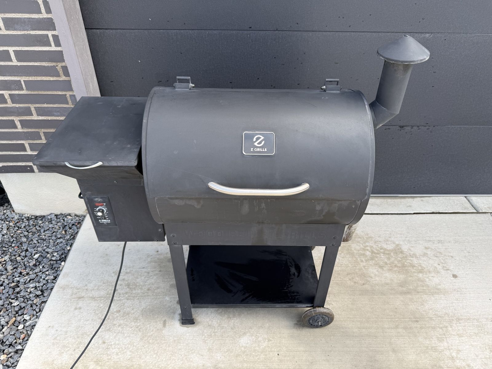 Z Grills 7002B Wood Pellet Grill & Smoker