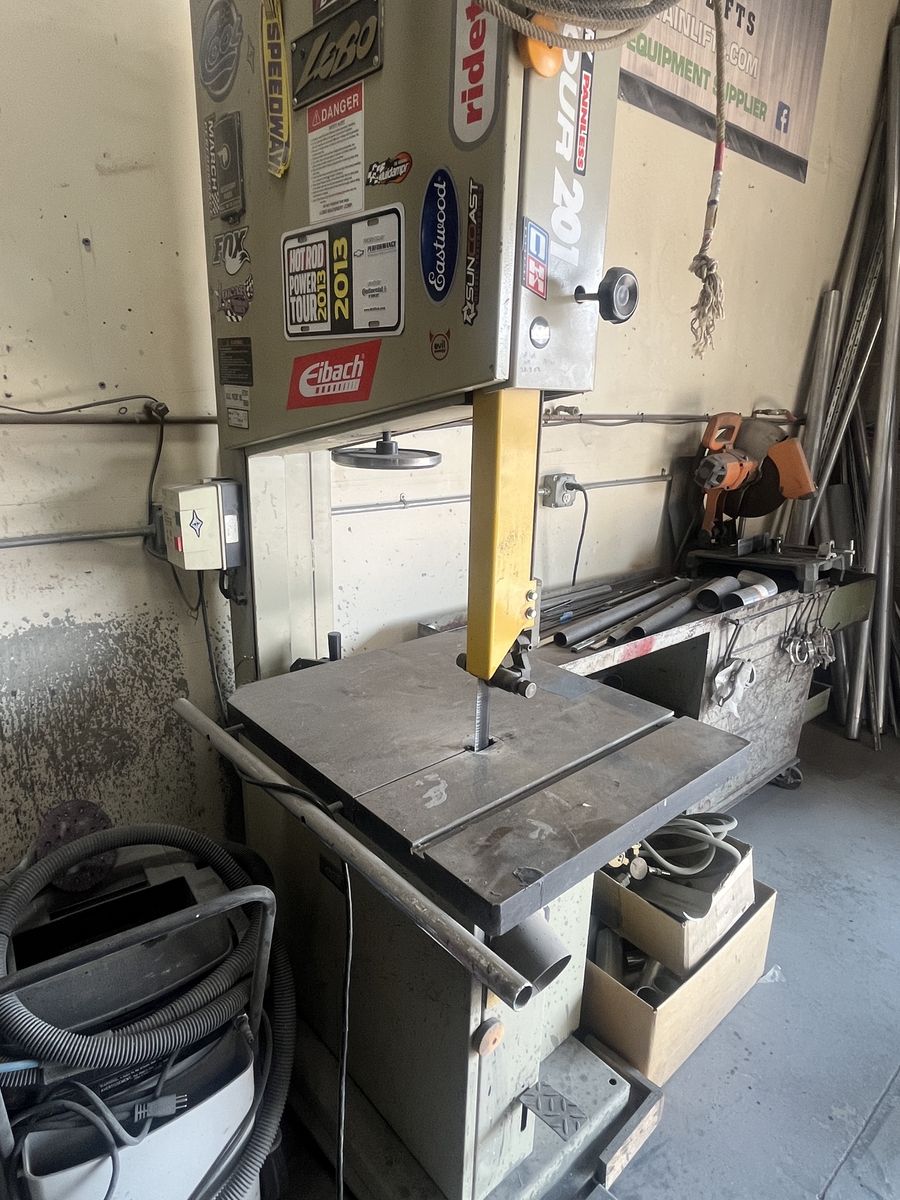 LOBO 220 single phase band saw.