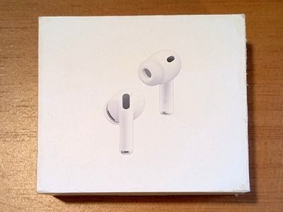 LIKE NEW • UNUSED • Apple AirPods Pro 3