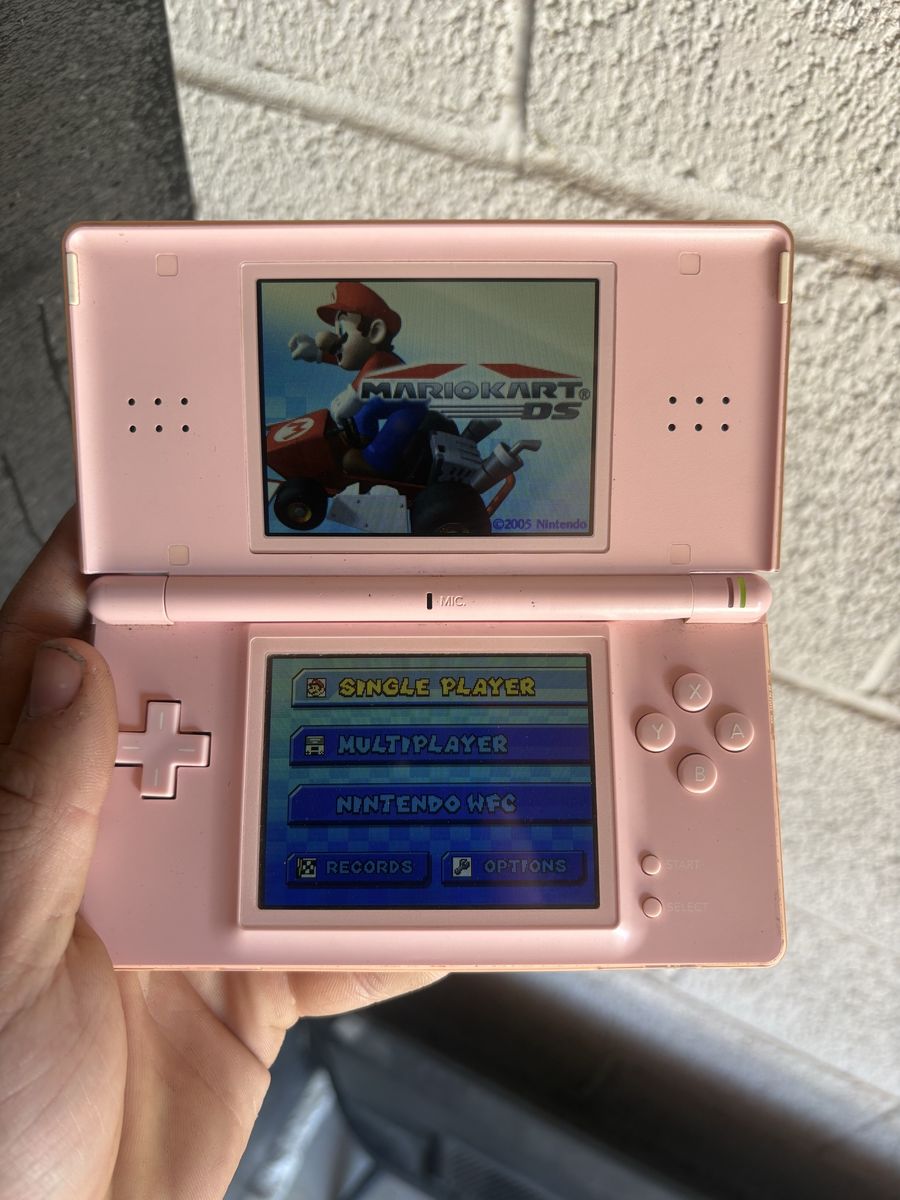Pink Nintendo DS Lite - broken hinge
