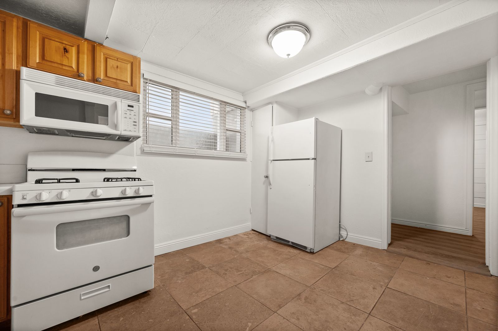 Main image 10