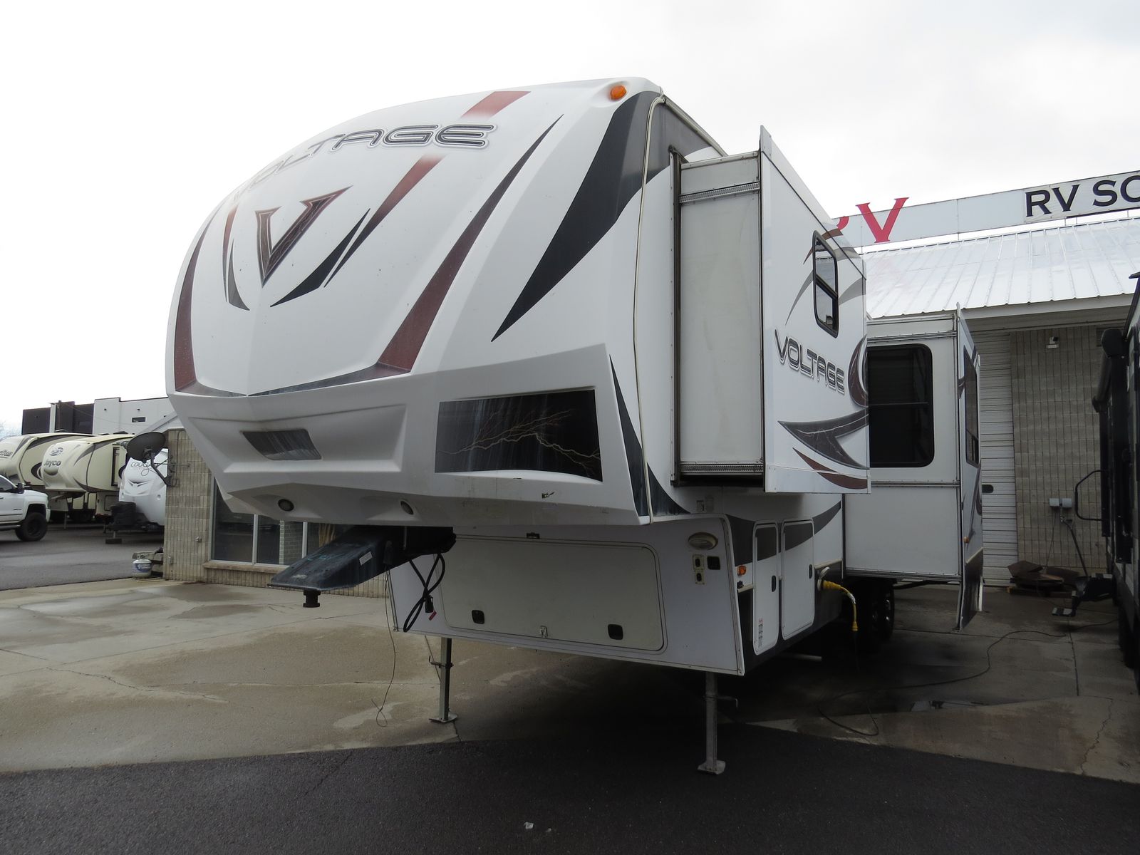 2011 Voltage 3200 (10' Garage!)