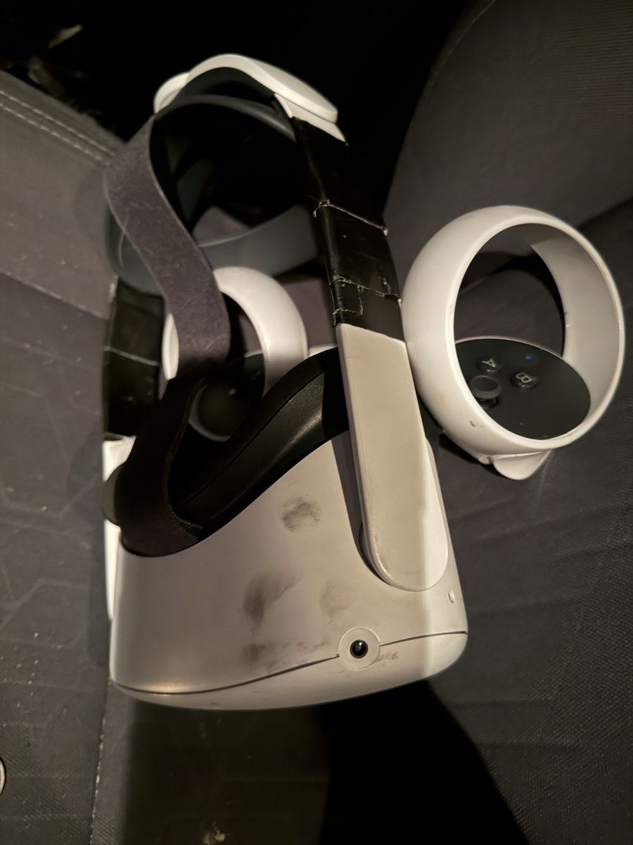 Meta Quest 2 VR Headset with Controllers (Used)