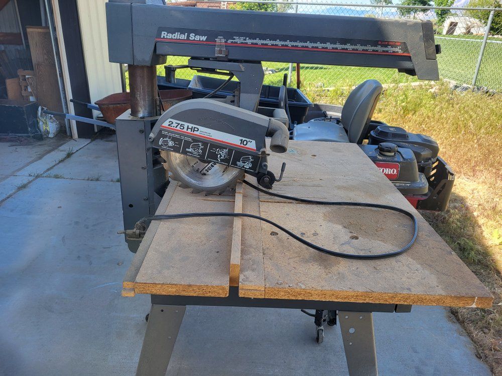 Radial arm saw