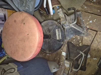 Pittsburgh pneumatic roller seat two 6-Ton jacks