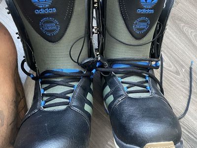 Adidas Response Boost Snowboard Boots Men's Size 11 Black/Blue/Green with Boost Technology