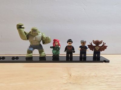 LEGO DC Minifigures - Killer Croc, Poison Ivy, Nightwing, Commissioner Gordon, Man-Bat