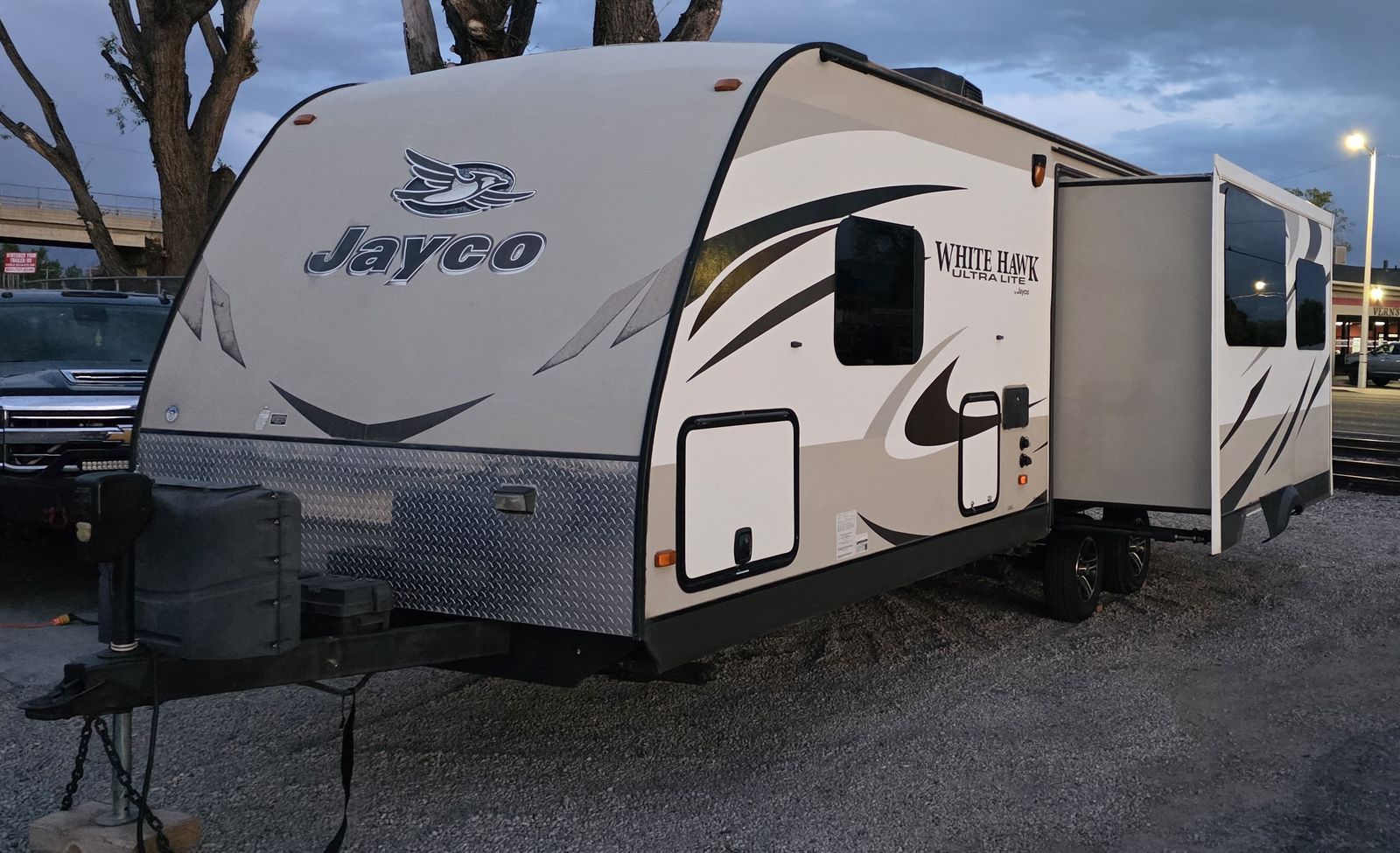 2015 Jayco White Hawk – Lightweight, sleeps 6, large slide, 4 seasons