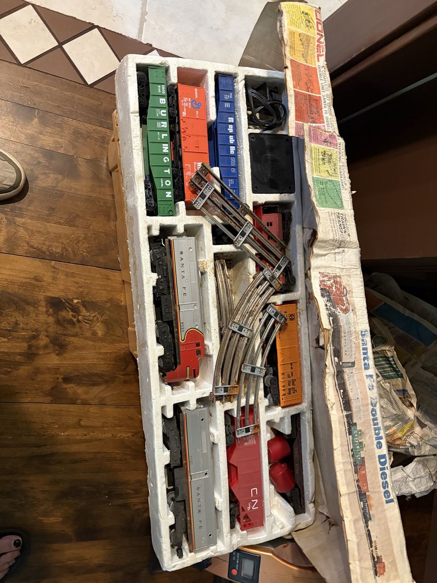 Vintage Lionel Santa Fe double diesel electric train set