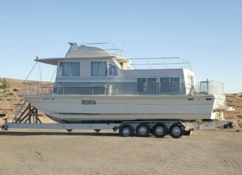 1983 35' Holiday Mansion Barracuda