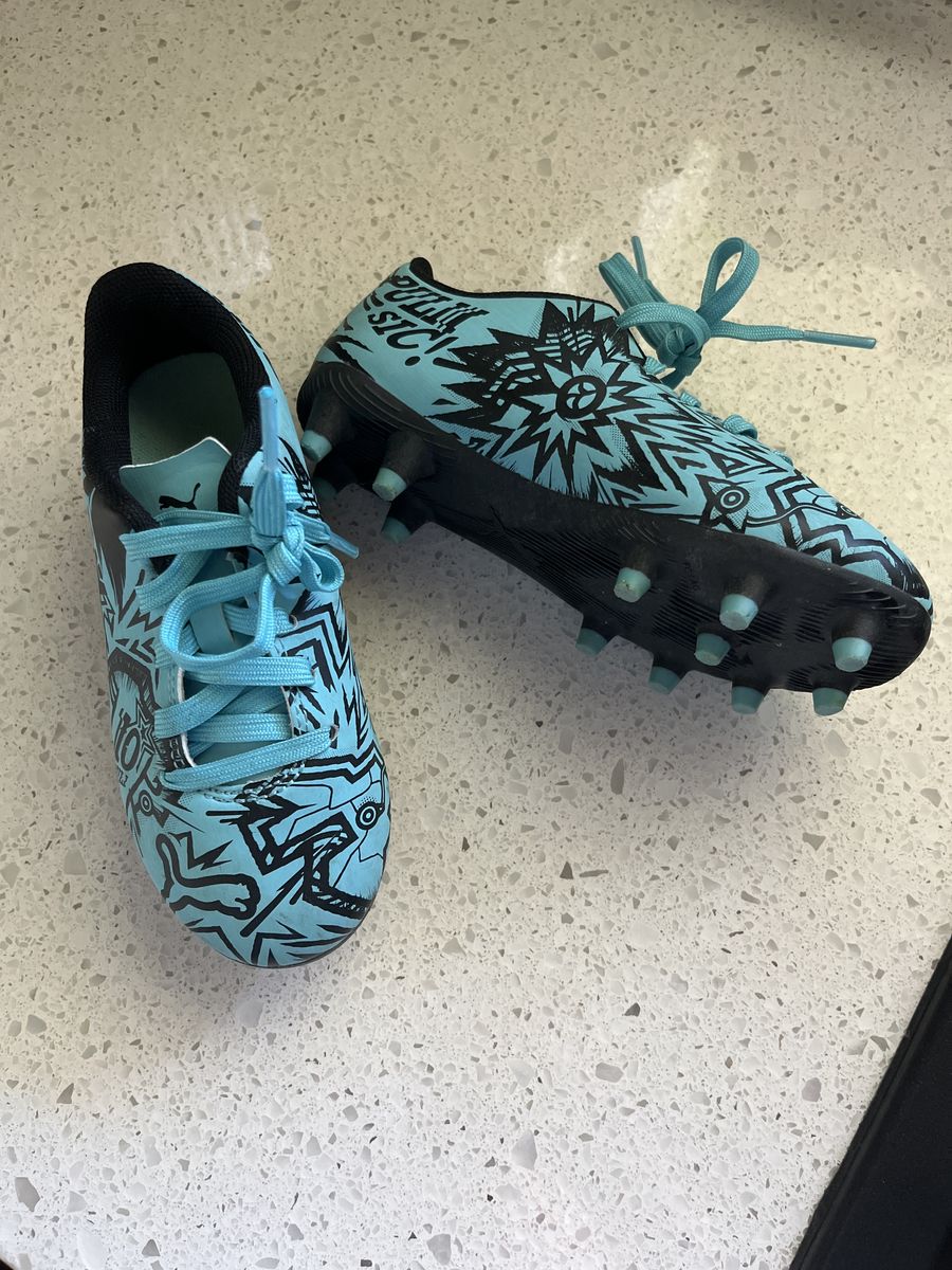 Boys Puma soccer cleat