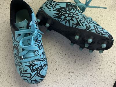 Boys Puma soccer cleat