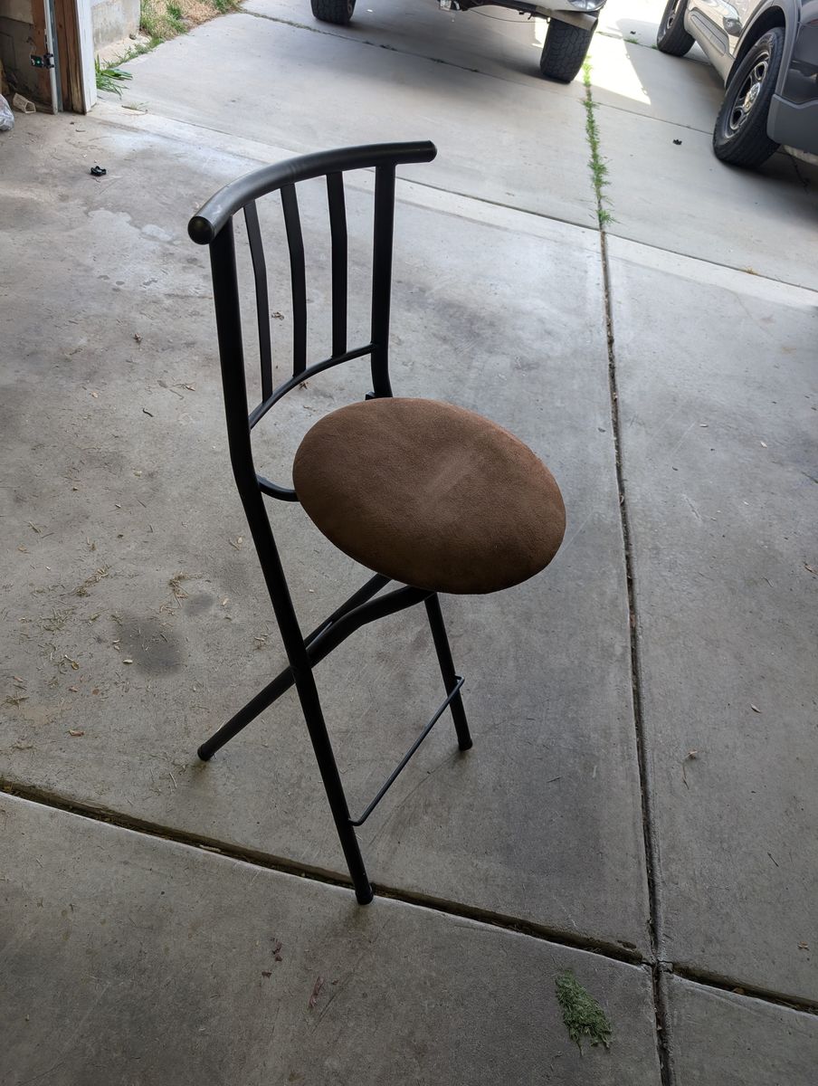 Tall barstool