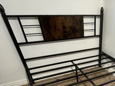 Queen size metal bedframe.