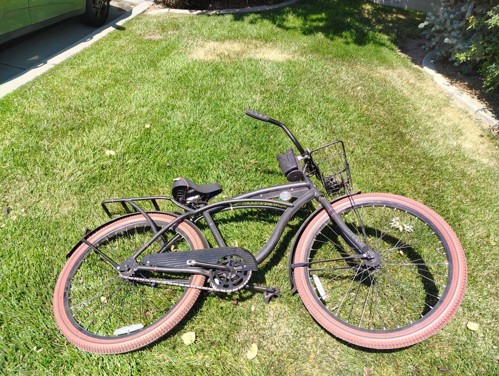Huffy Cruiser Bike, Front Basket, Cup Holder, Rear Rack