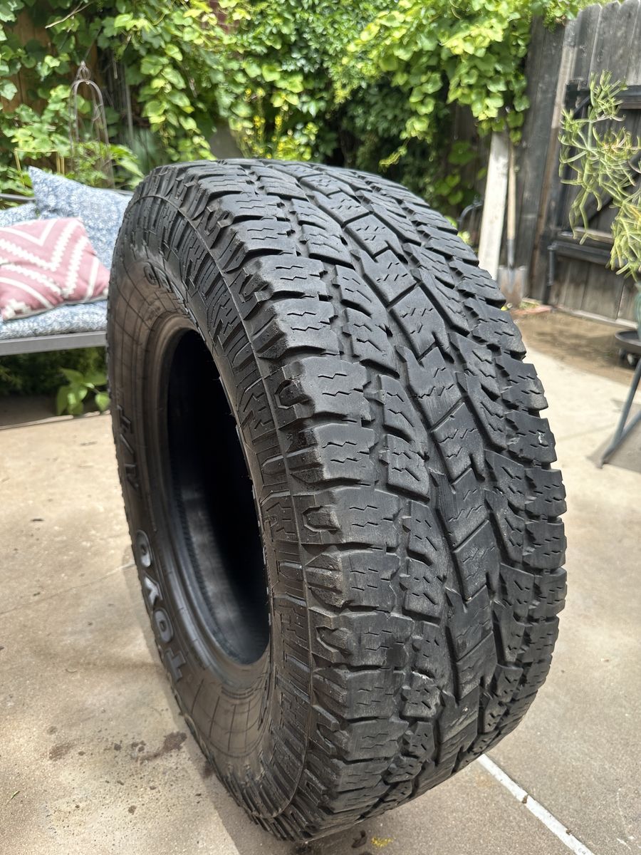 Toyo Open Country 285/70R17 Tire