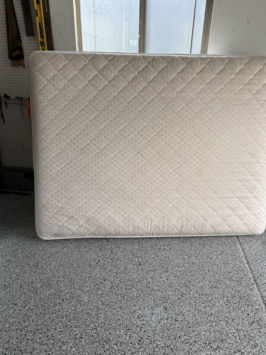 Queen mattress (barely)used)