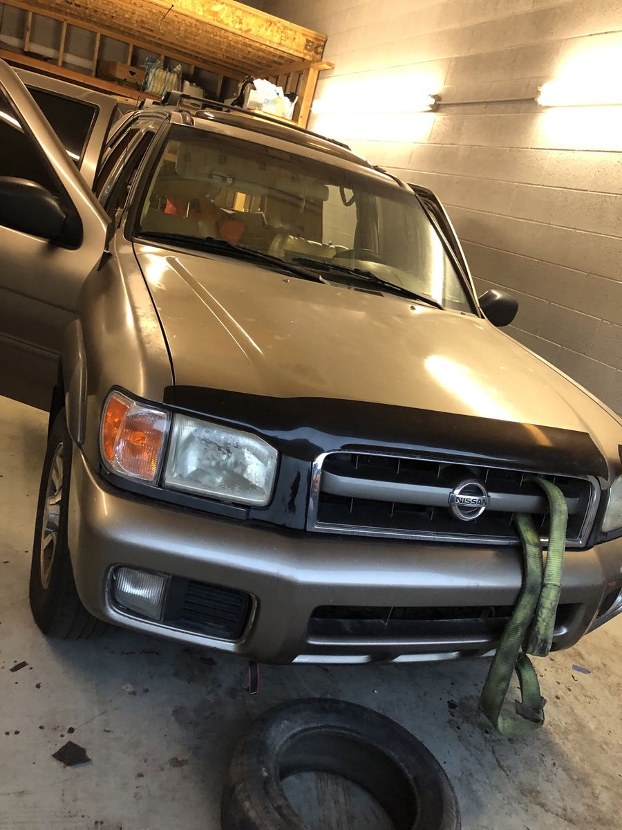 2001 Nissan Pathfinder LE