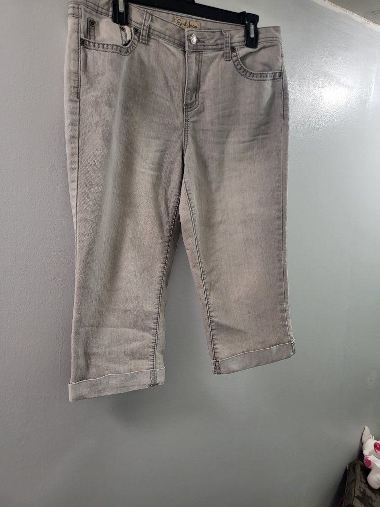 Sol Jean Co. Women's Gray Capri Jeans Size 12 - Stylish & Comfortable Cropped Denim New with out tags
