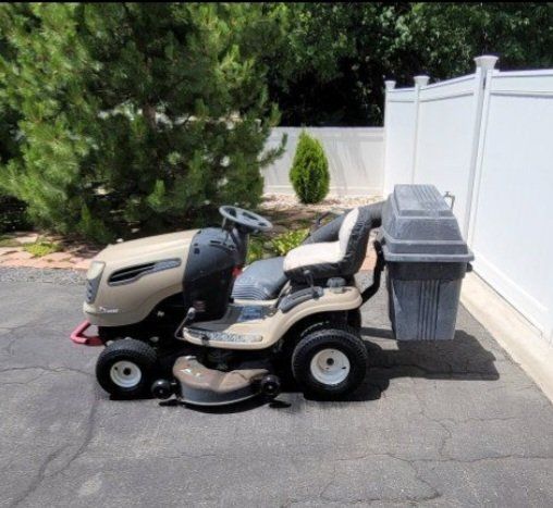Craftsman DYS 4500 Intek 24hp V-twin 46" Riding Lawn Mower Tractor with Bagger - Used