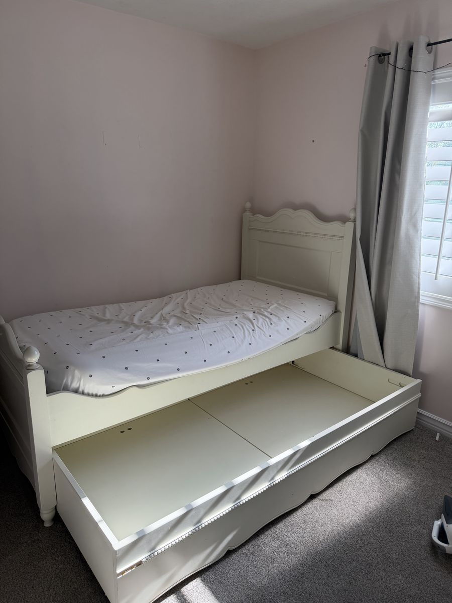 White Twin Trundle Bed with 1 mattress