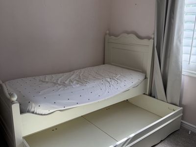 White Twin Trundle Bed with 1 mattress