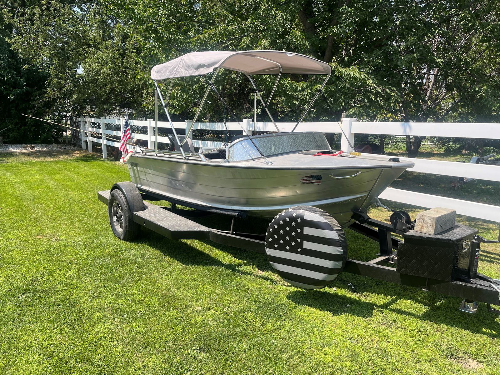 aluminum fishing boat