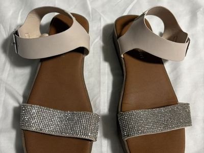 Madden Girl Rhinestone Strap Sandals youth sz 4