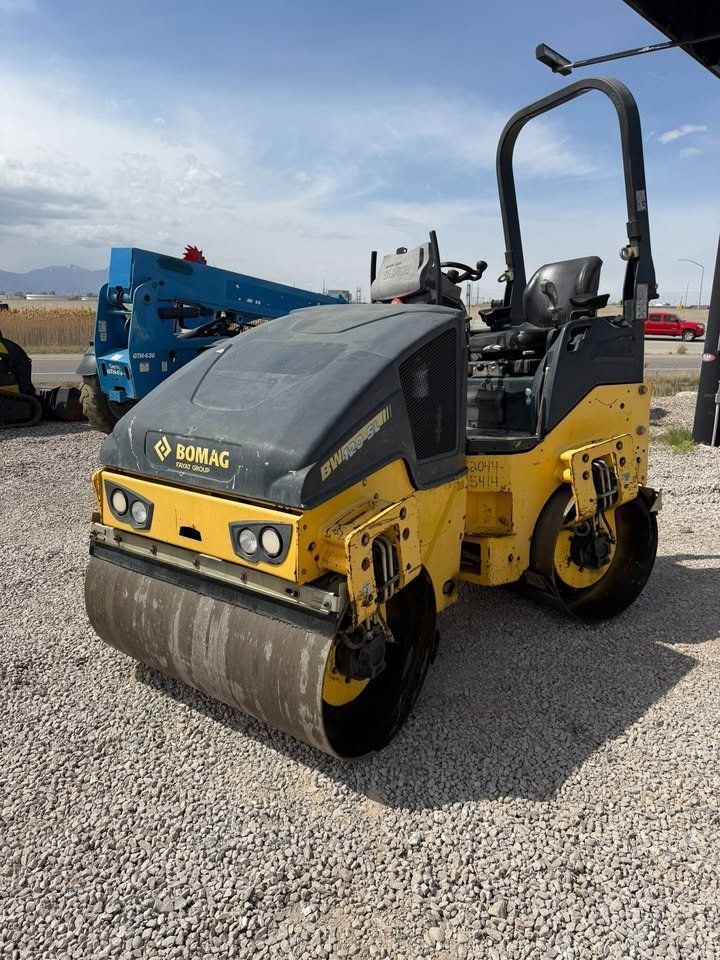 NICE 2014 BOMAG MODEL BW120SL-5 DOUBLE SMOOTH DRUM COMPACTOR