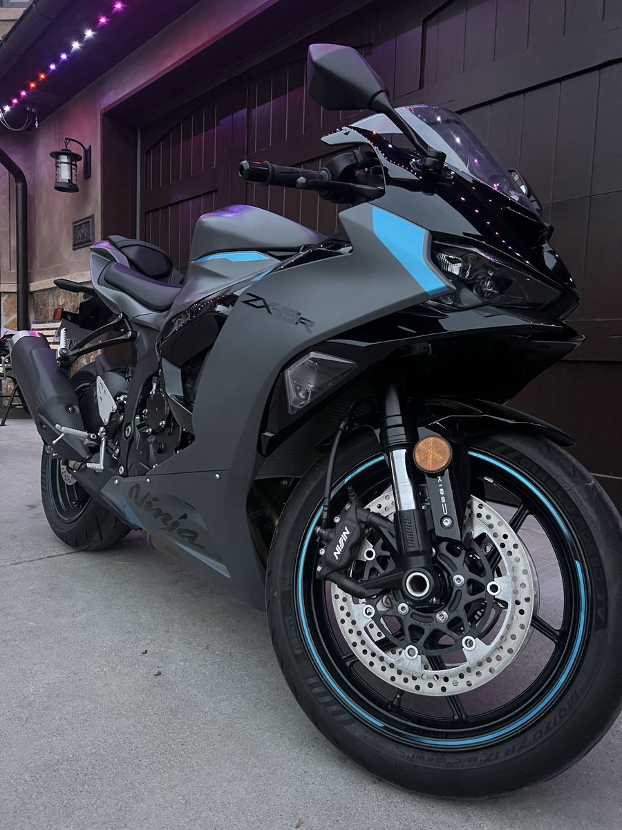 2025 Kawasaki Ninja ZX-6R Sport Motorcycle - Matte Black/Blue, 1100 Miles, Clean Title
