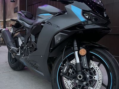 2025 Kawasaki Ninja ZX-6R Sport Motorcycle - Matte Black/Blue, 1100 Miles, Clean Title
