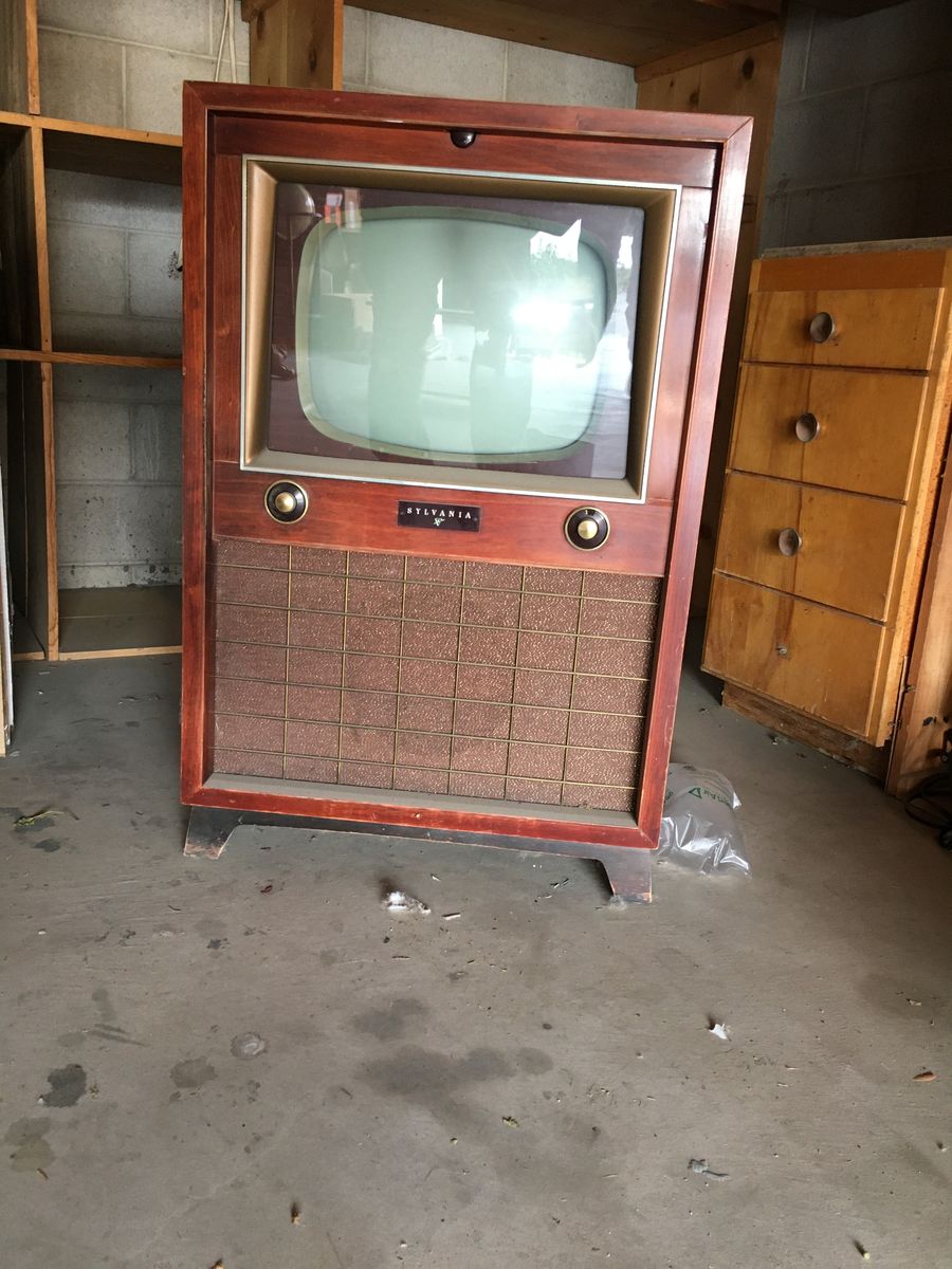Vintage Sylvania Model 7130M Television