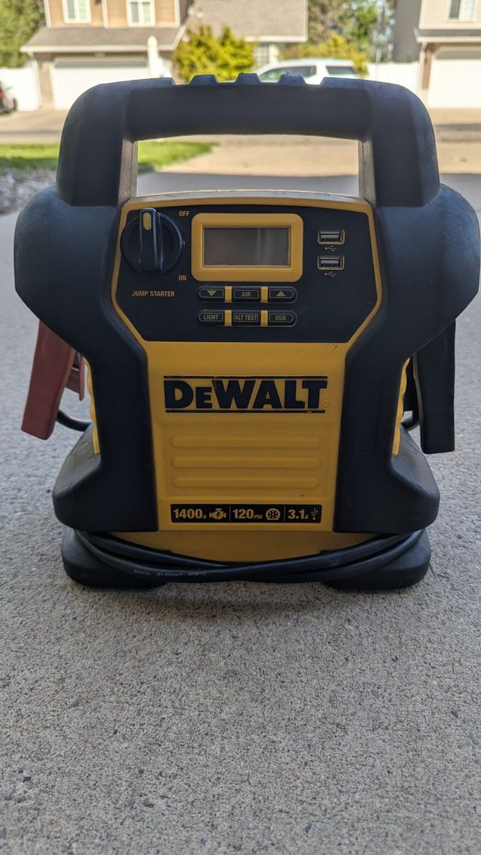 DeWalt Car Jumper