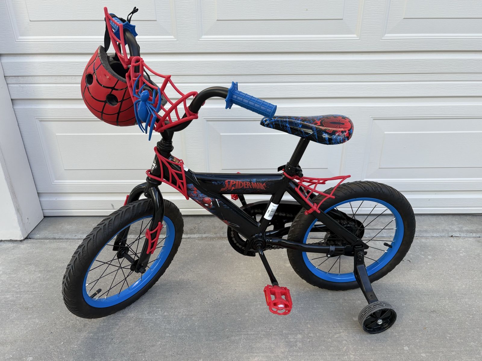 Huffy spider man bike and helmet