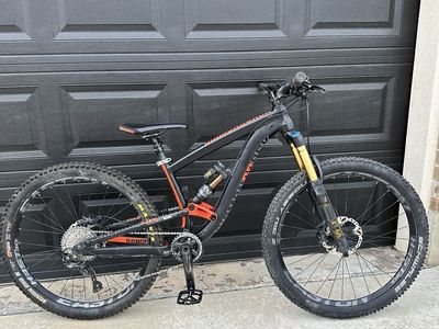 Diamondback Mission Pro MTB - FOX/Shimano/Raceface components
