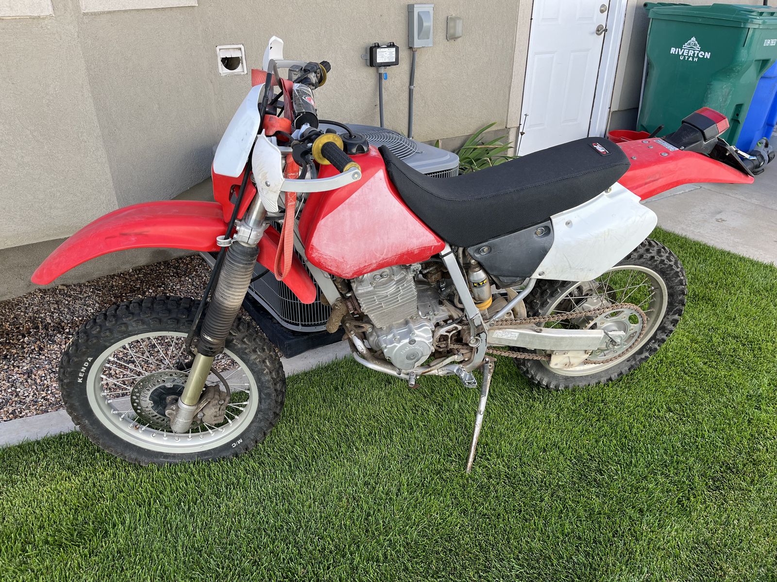 Honda XR250R Dirt Bike
