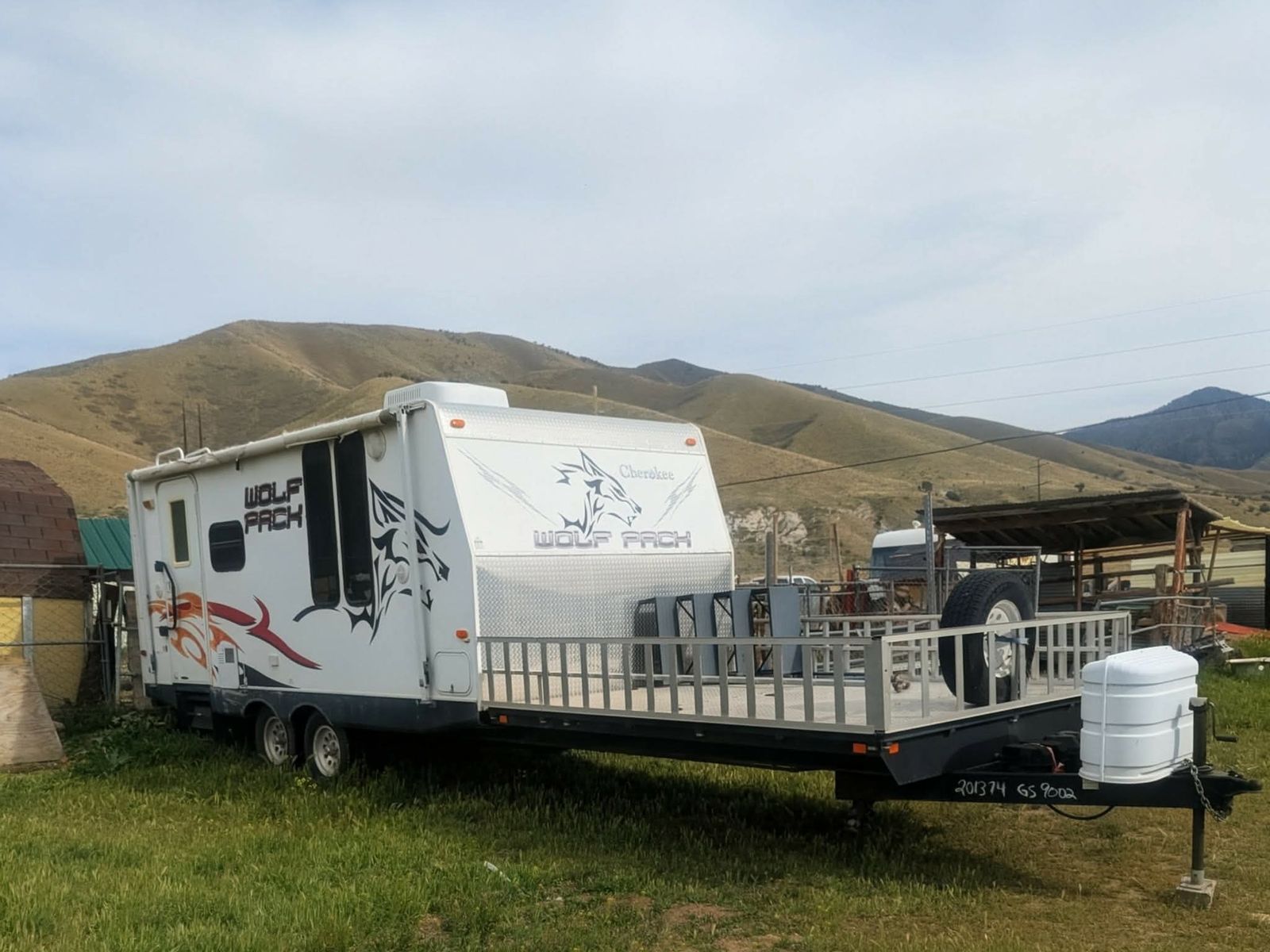 2009 Cherokee Wolf Pack with toy hauler