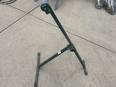 Adjustable Green Metal Roller Stand for Woodworking & Sawing Support