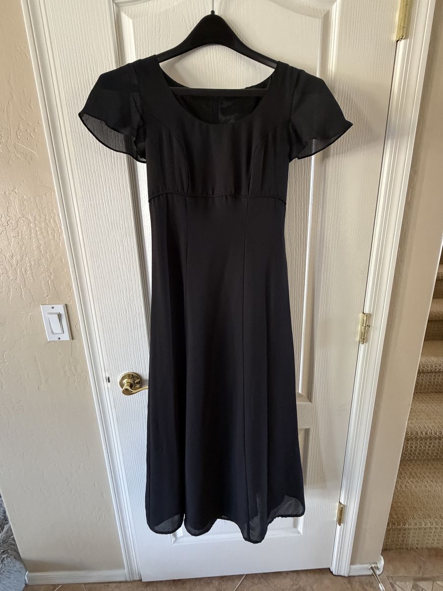 Need concert black? I’ve got you! Various sizes!