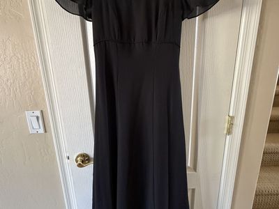 Need concert black? I’ve got you! Various sizes!