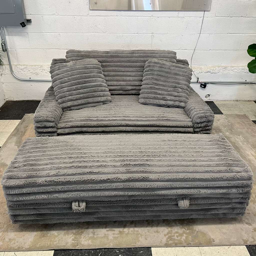 COSTCO THOMASVILLE WILLS FABRIC OVERSIZE CHAIR & STORAGE OTTOMAN!!