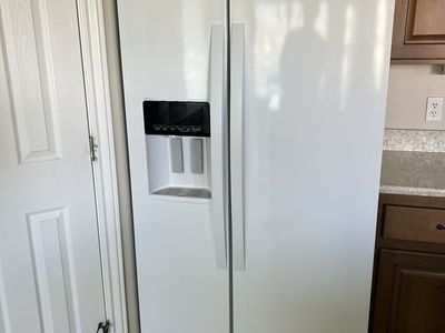 Whirlpool Side-by-Side Refrigerator (21 cu. ft.)