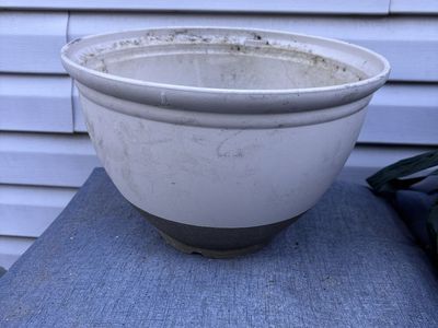 16” Plastic Planter Pot