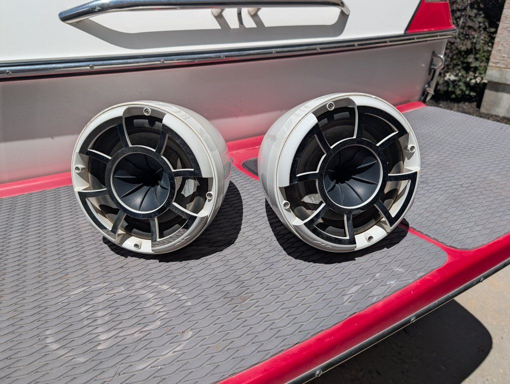 Wet Sounds Rev 8's