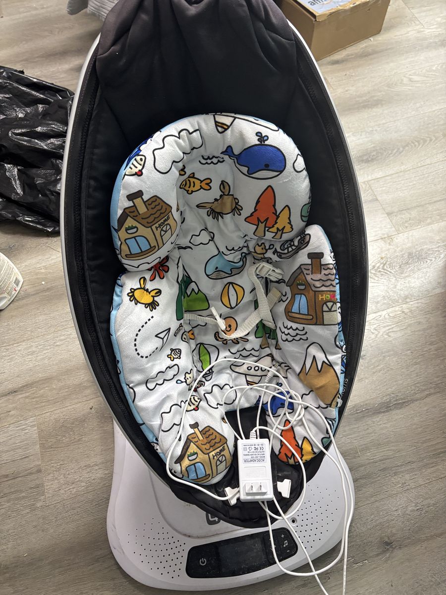 4moms MamaRoo Infant Seat Bouncer Rocker 5 Unique Motions Bluetooth Enabled Baby Swing