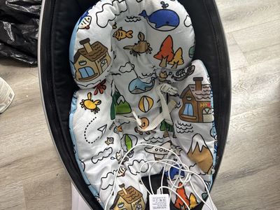 4moms MamaRoo Infant Seat Bouncer Rocker 5 Unique Motions Bluetooth Enabled Baby Swing