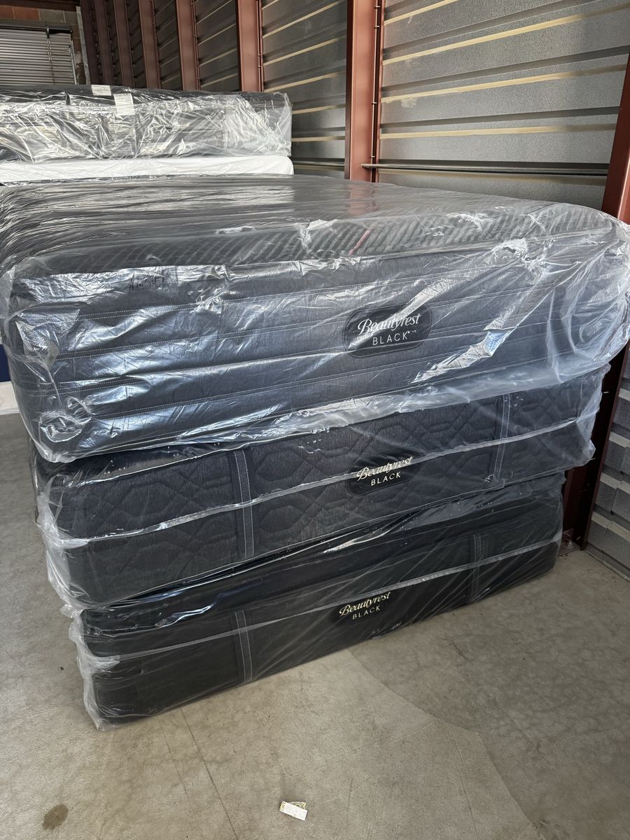 Beautyrest black Queen mattresses read description